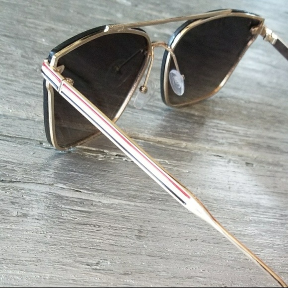 MIRRORED SUNNIES/ SUNGLASSES - Picture 3 of 4